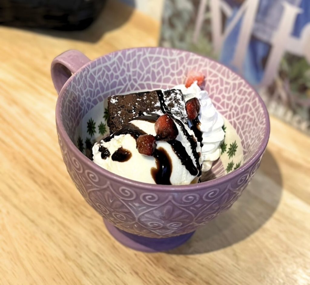 チョコブラウニーとバニラアイスのデザート