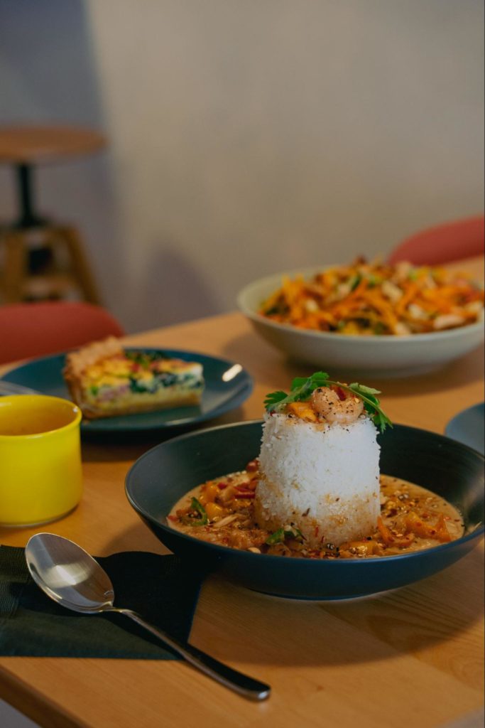 6RACCOONの人気メニュー・シュリンプパナンカレー