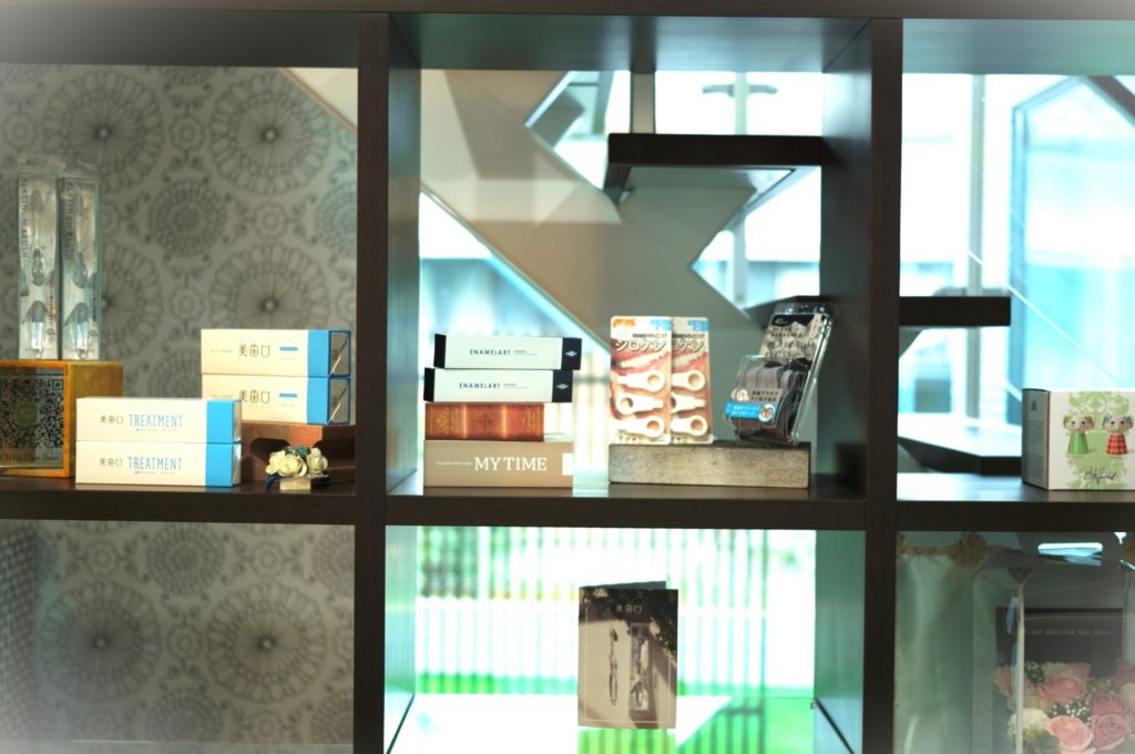 玄関入ってすぐの物販スペース