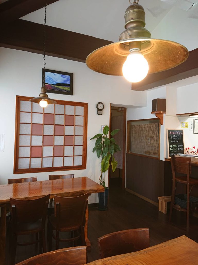 蕎麦cafeの店内