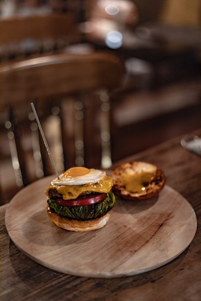 木下ファームの半熟卵のエッグバーガー