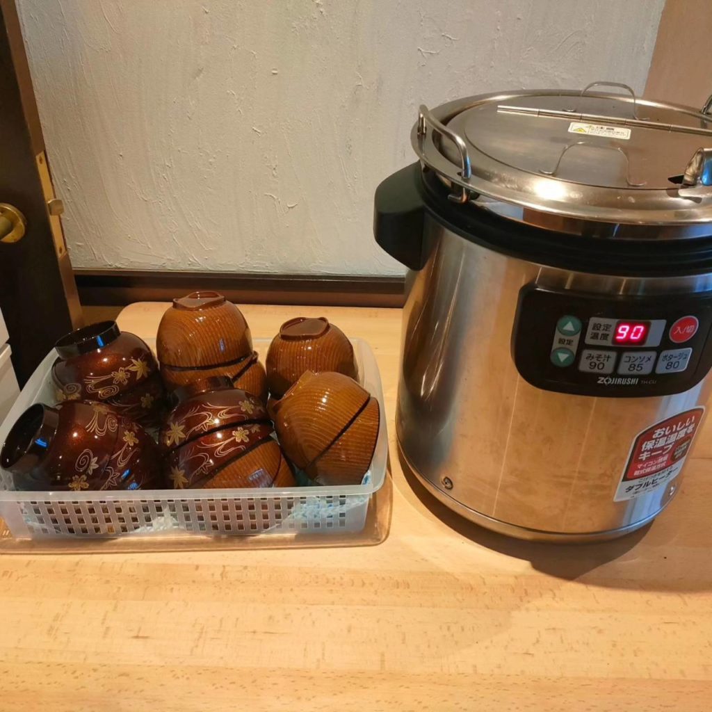 ランチタイム限定のお味噌汁サービス