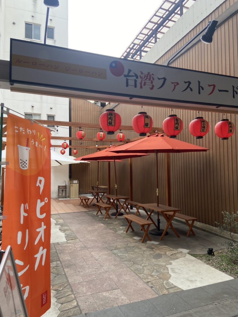 中庭のテラス席