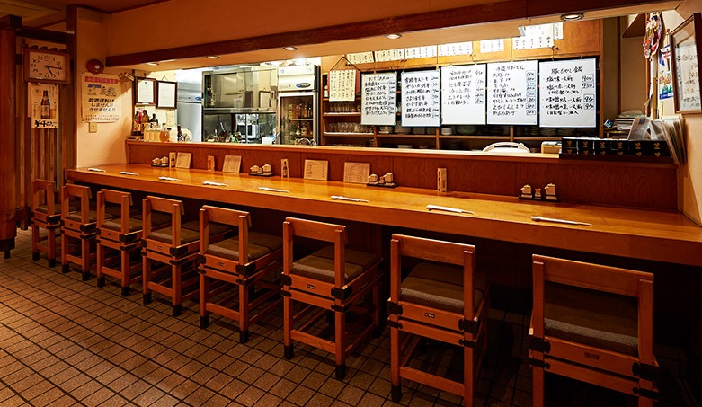 落ち着いたカウンター席