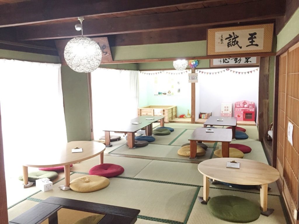 古民家カフェの座敷席