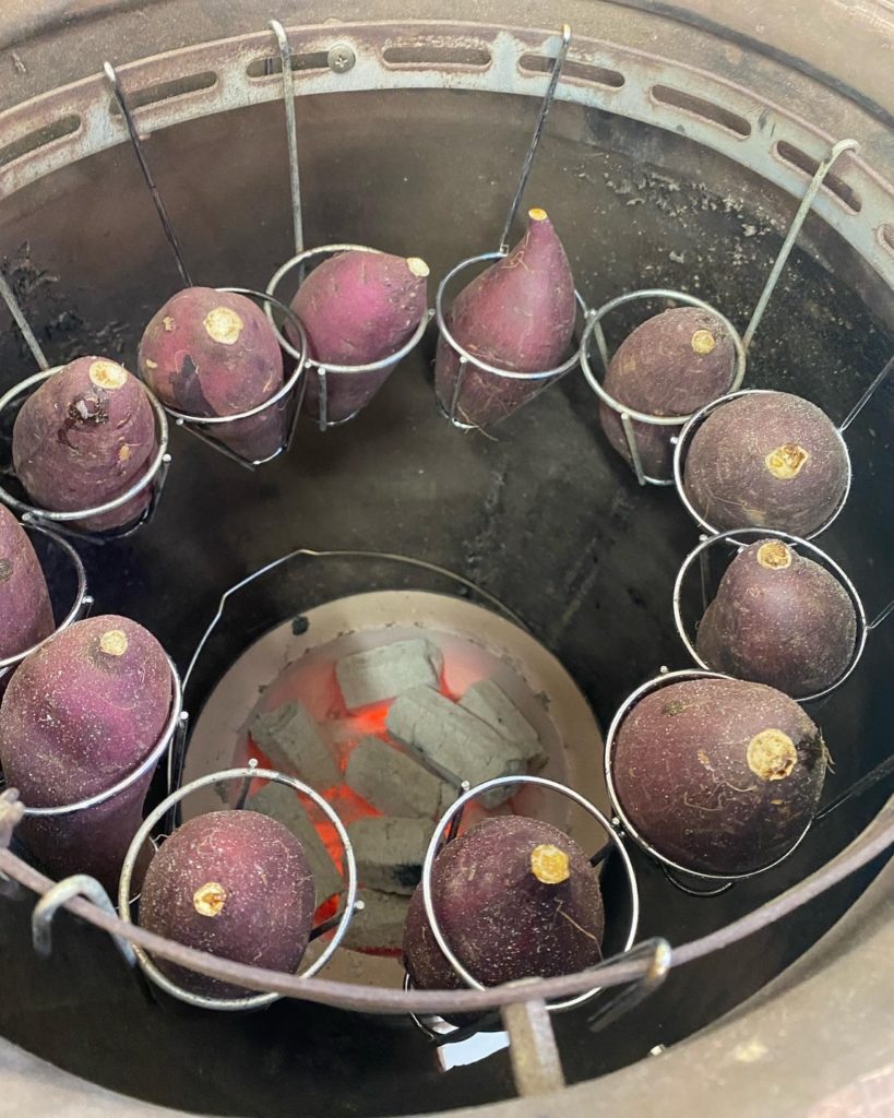 一度に12本ほどしか焼けないツボ焼き芋