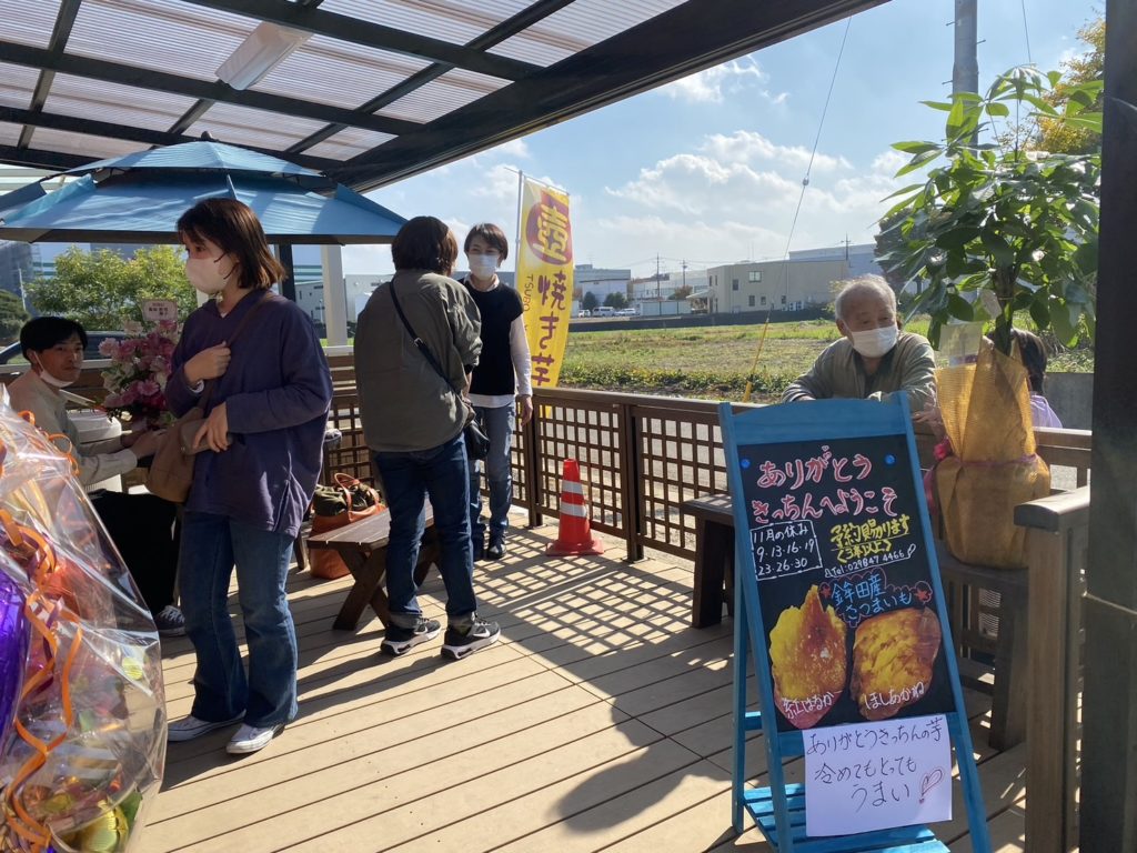 お客様で賑わうありがとうきっちん