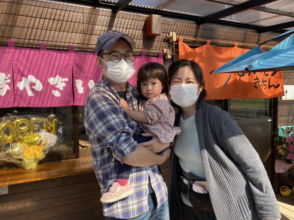 家族連れで賑わうありがとうキッチン