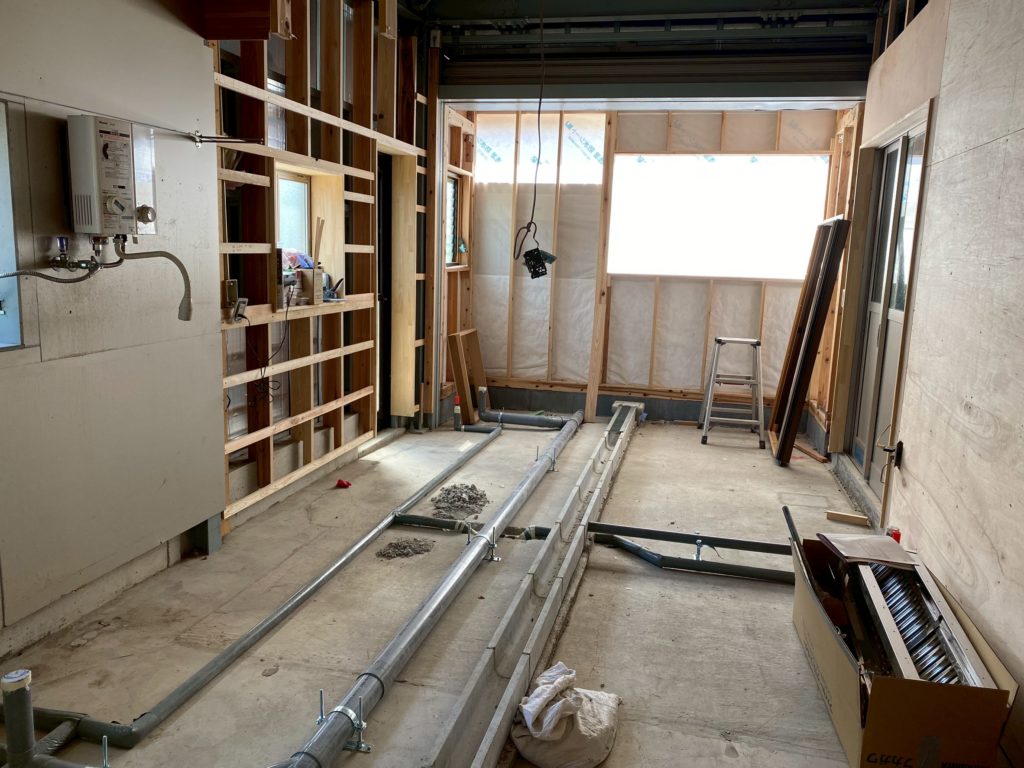 DIYでお店を建設