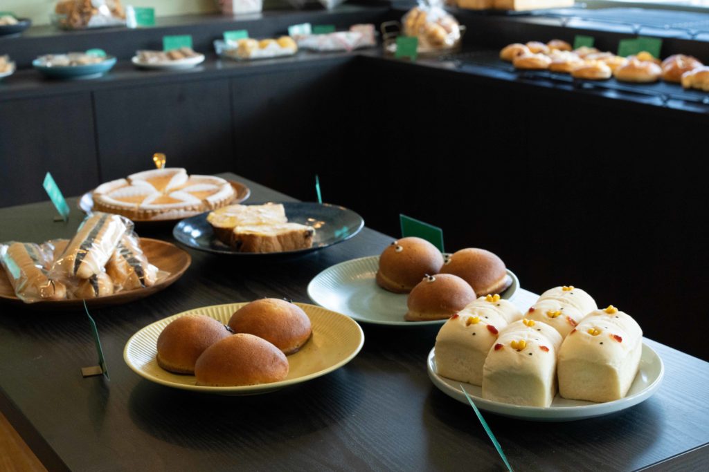 バラエティ豊かなパンを販売