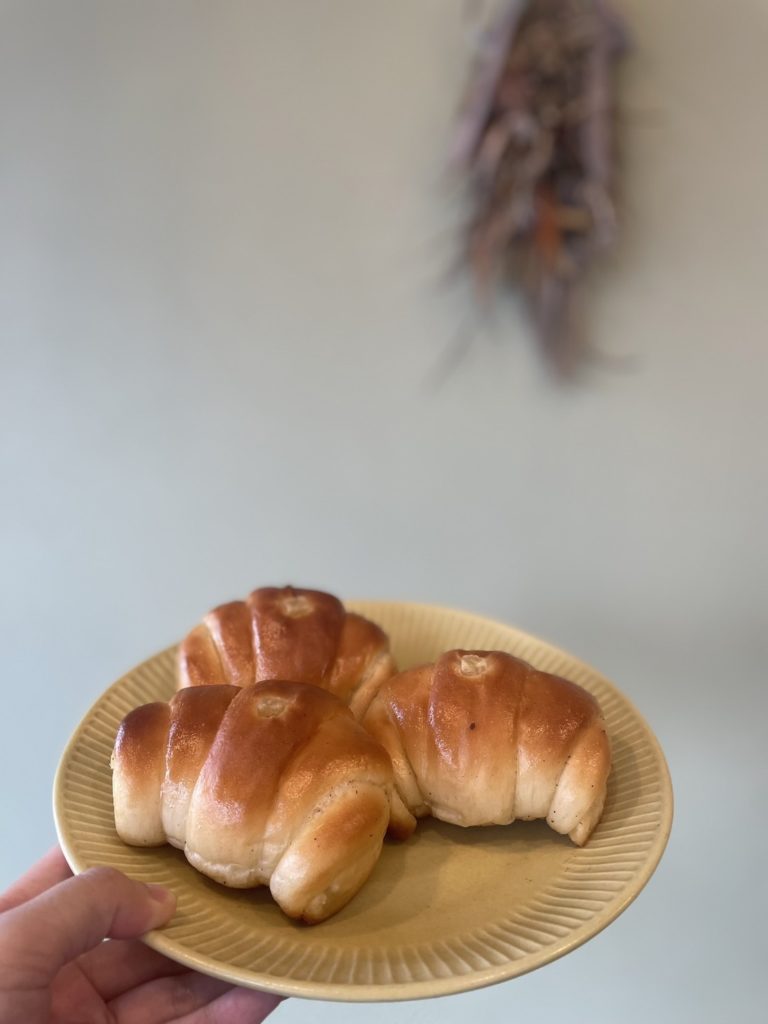 食パン生地で作る塩パン