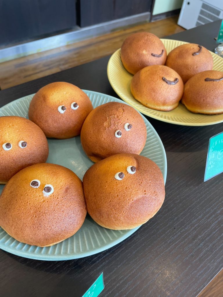 遊び心に溢れたパンも販売