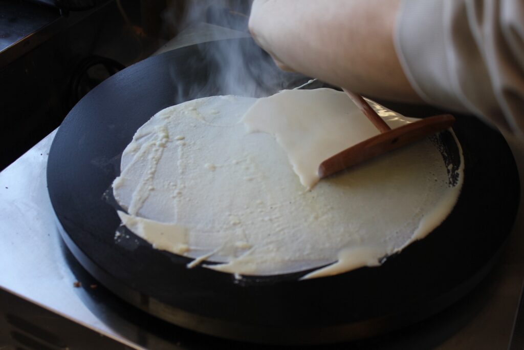 一枚一枚丁寧に手焼きするクレープ