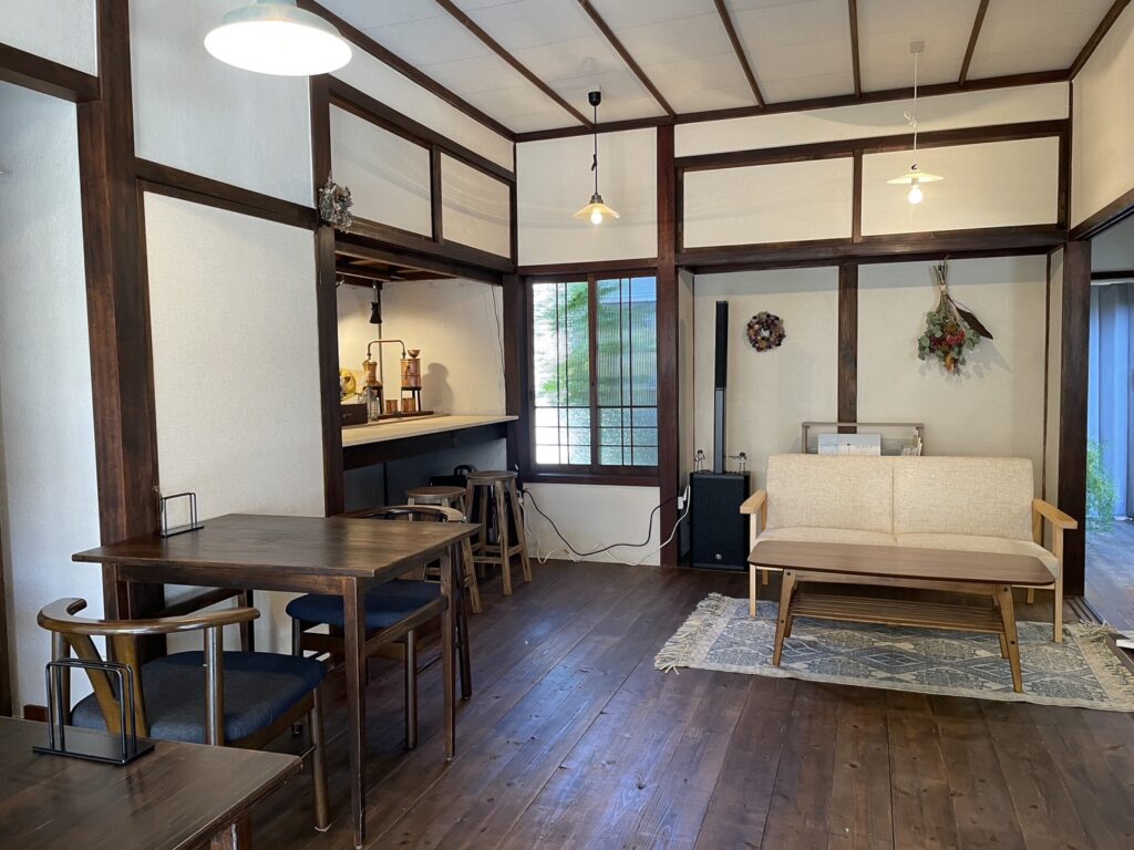 落ち着くソファー席も完備