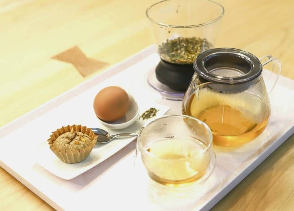 ハーブティーのデザートセット