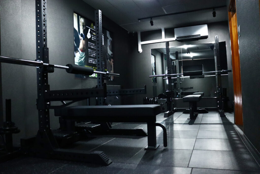 24時間スポーツジム【スマジム 南島原店】のフリーウェイトエリアのダンベル