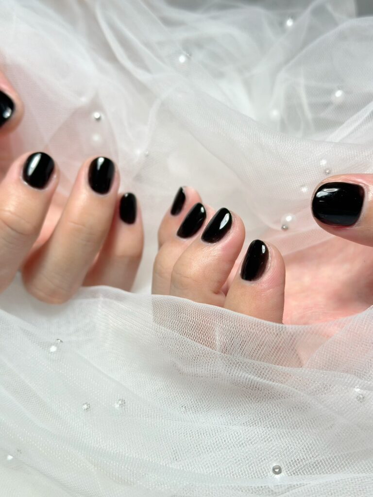 ブラックのメンズネイル