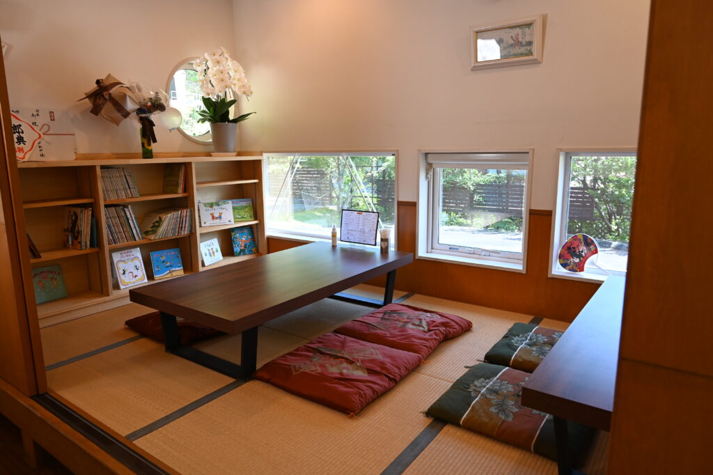 お子様連れでも安心のお座敷席