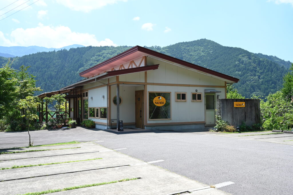 お車での来店に便利なカレーキッチンナディ
