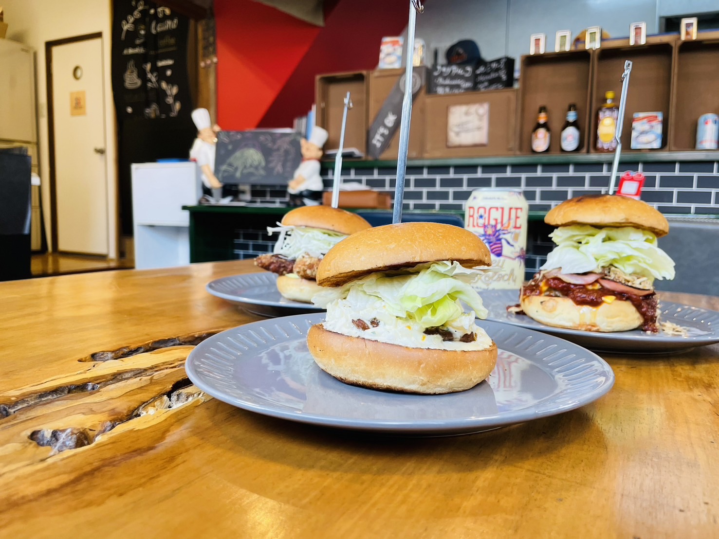 地域に恩返しを！炭火焼きの手作りバーガーと焼き鳥のお店「白煌